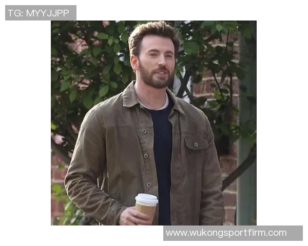 埃文斯度假时接到弗莱彻电话与卡里克鲁尼共度时光