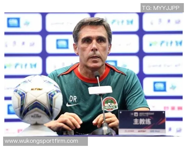 三镇新任主帅莫拉强调将根据球员特点制定战术追求进攻风格不变