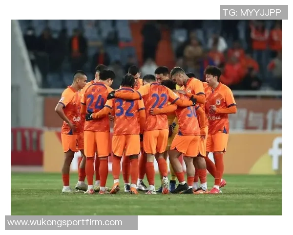 C罗庆祝球队亚冠小组赛五连胜成功晋级头名荣耀时刻