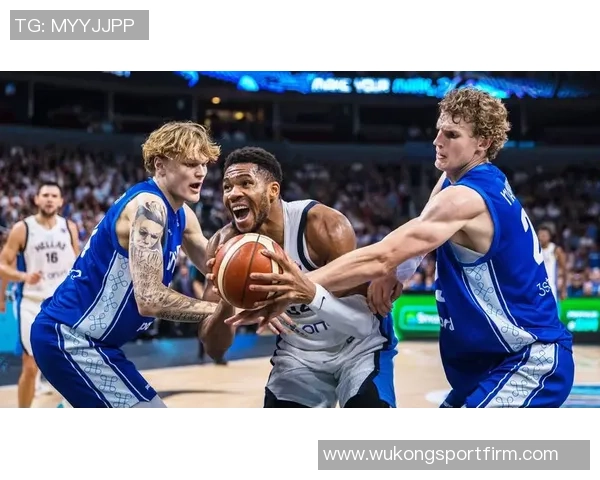 字母哥半场表现抢眼7投5中斩获10分7板3助助球队领先